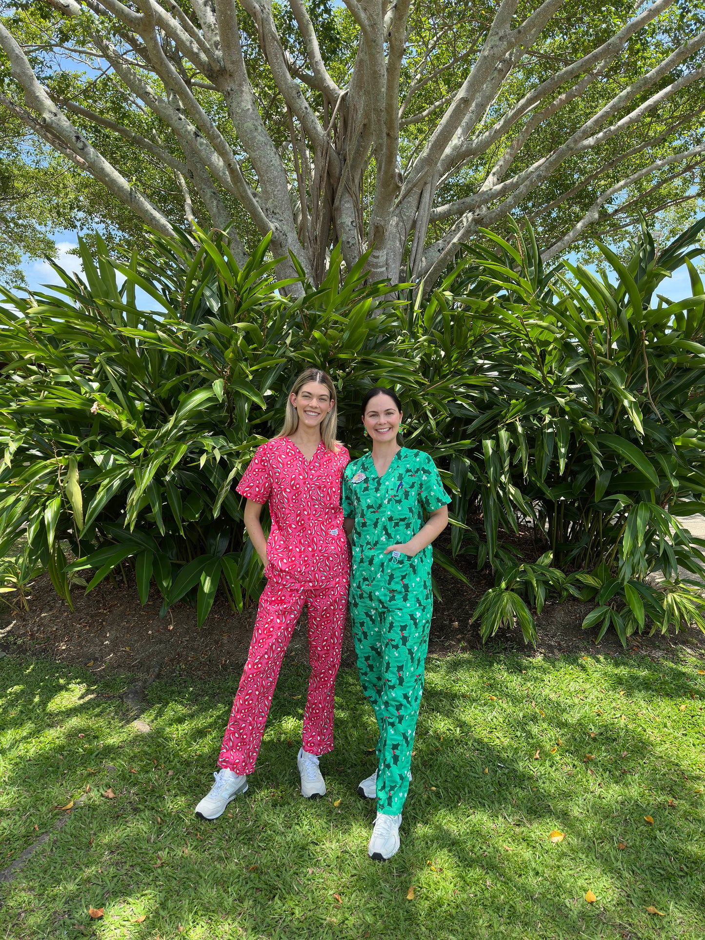 Christmas Mistletoe and Holly Print Full Nursing Scrub Set