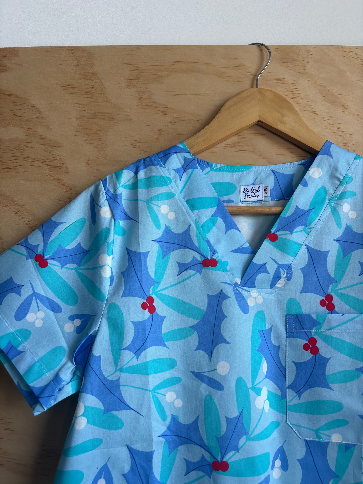 Christmas Light Blue Mistletoe & Holly Print Full Nursing Scrub Set