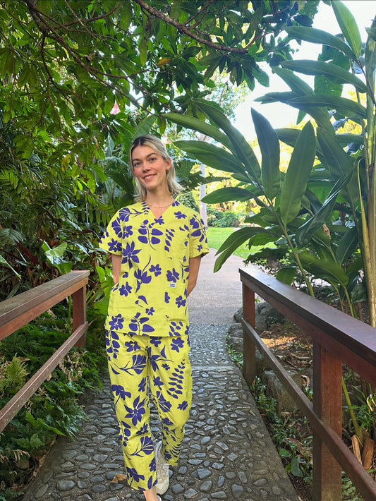 Lime Cream Hawaiian Print Full Nursing Scrub Set™