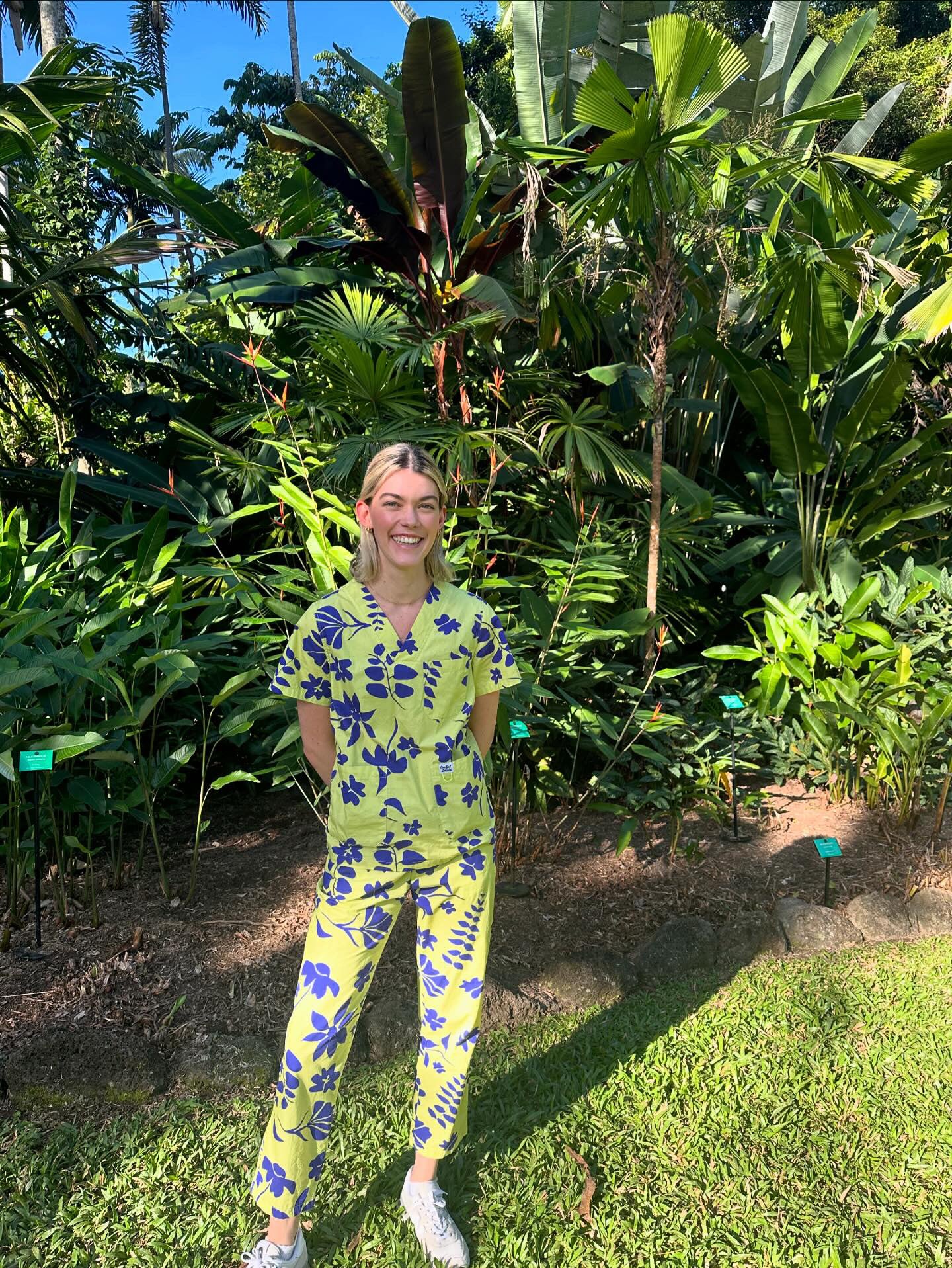 Lime Cream Hawaiian Print Full Nursing Scrub Set™