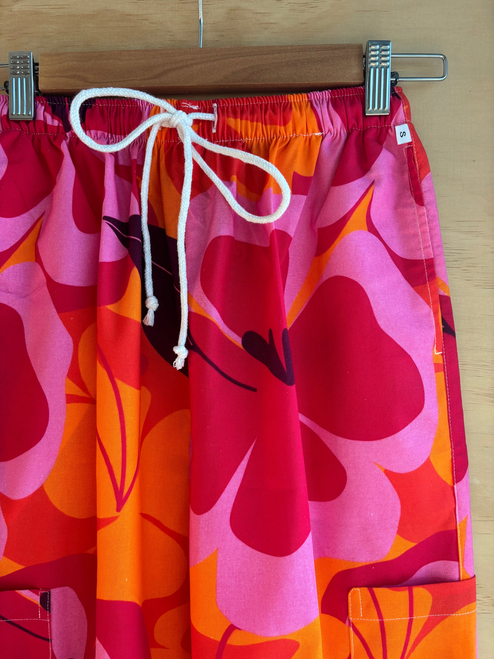 Mango Tango™ Print Scrub Pants