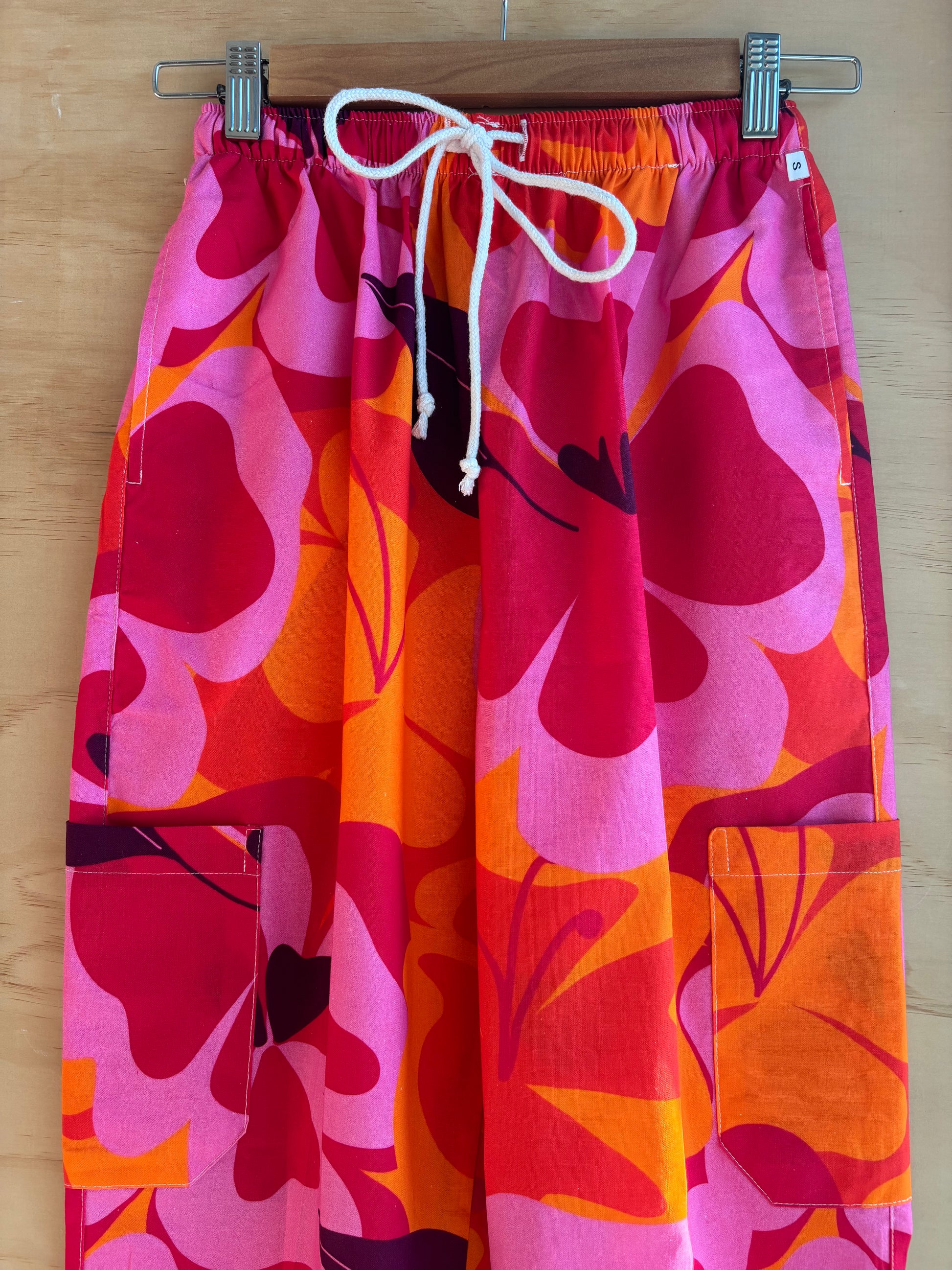 Mango Tango™ Print Scrub Pants