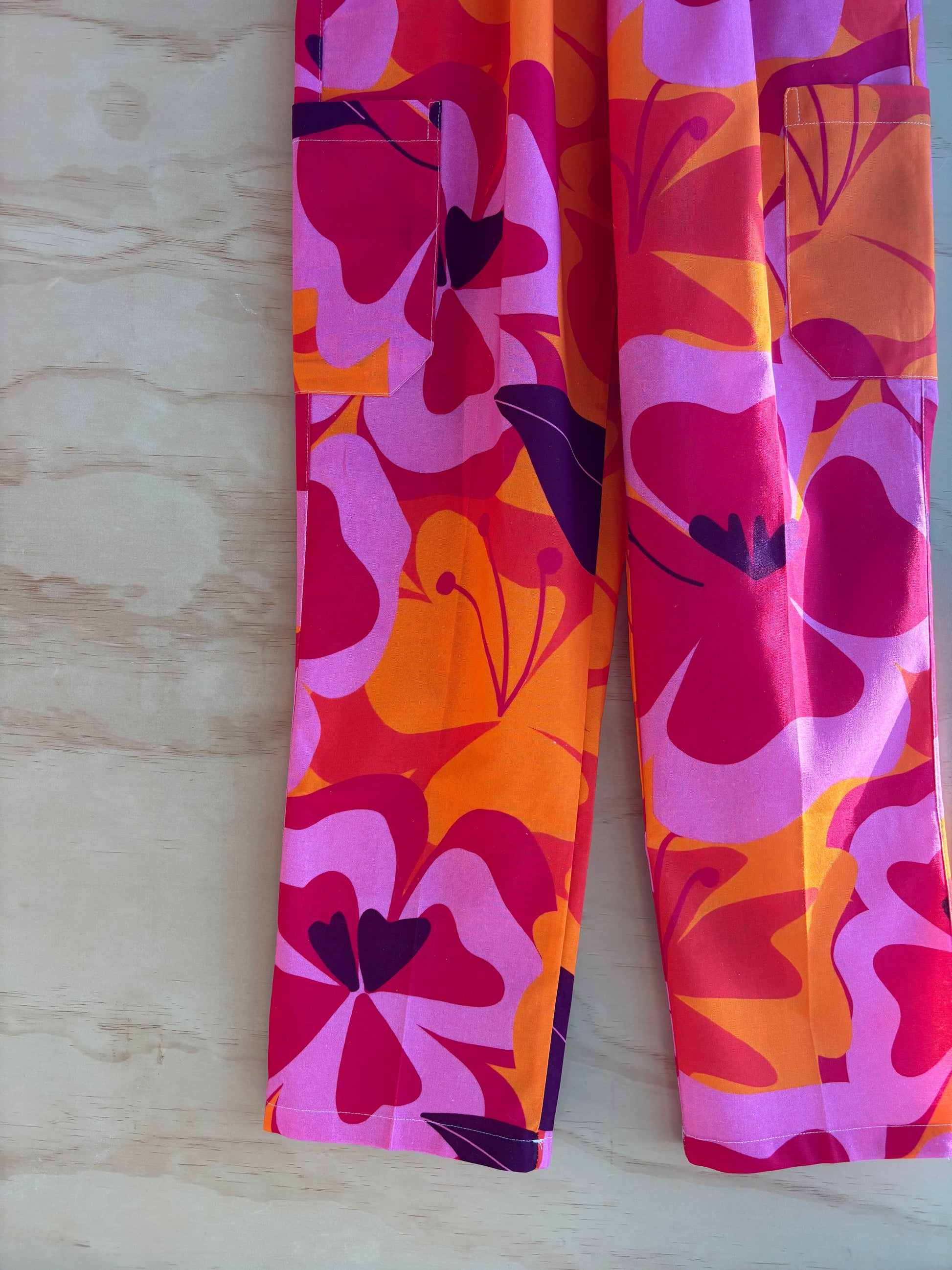 Mango Tango™ Print Scrub Pants