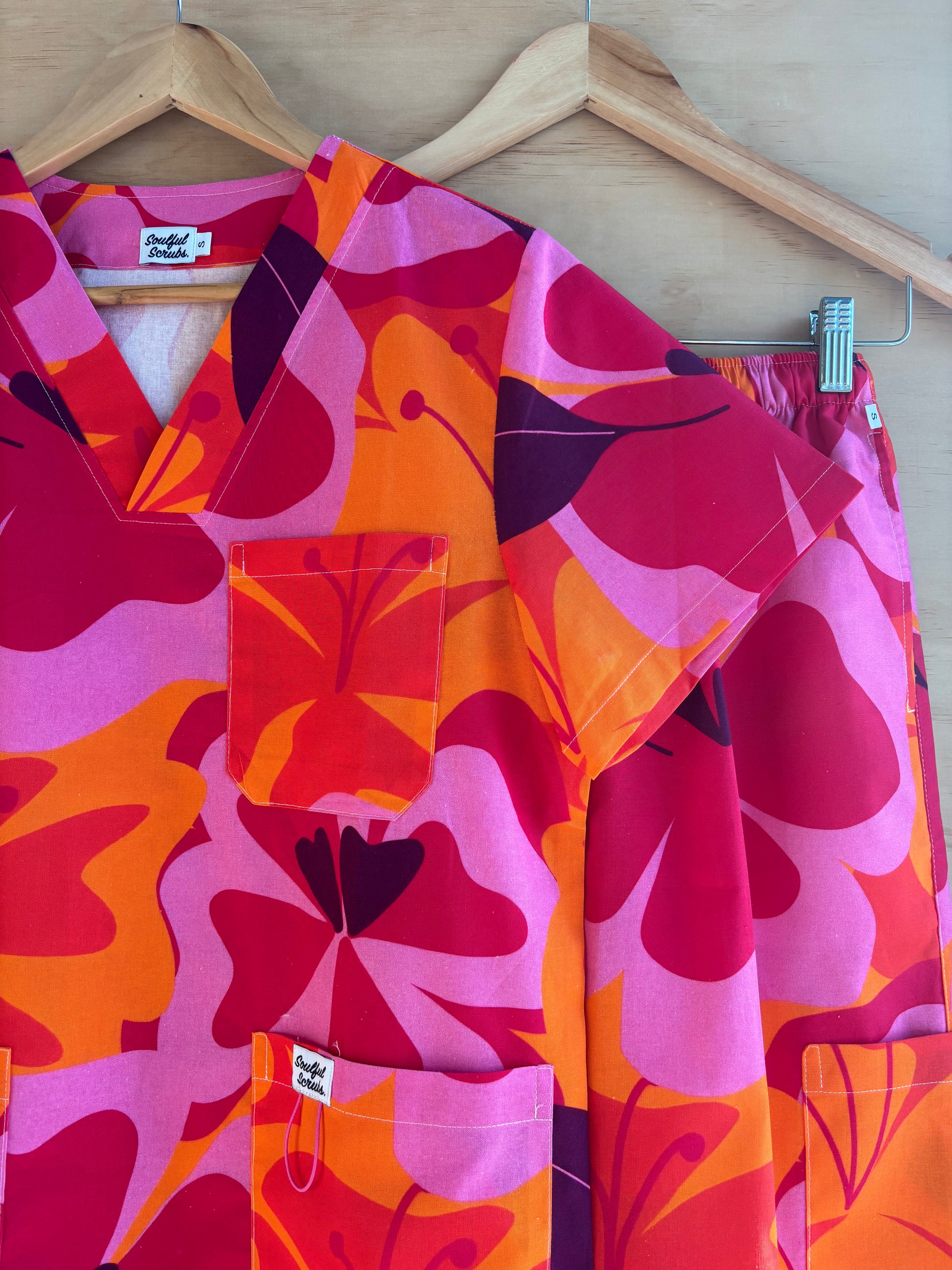 Mango Tango™ Print Scrub Pants