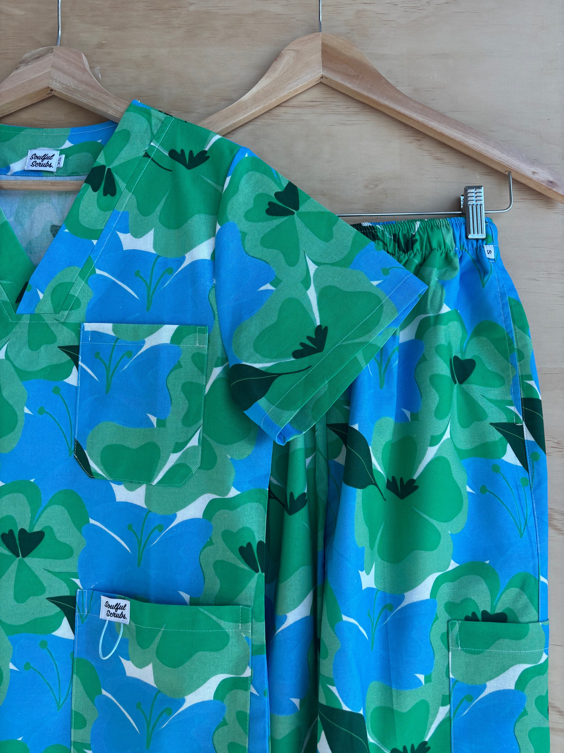 Minty Fresh Print Full Nursing Scrub Set™