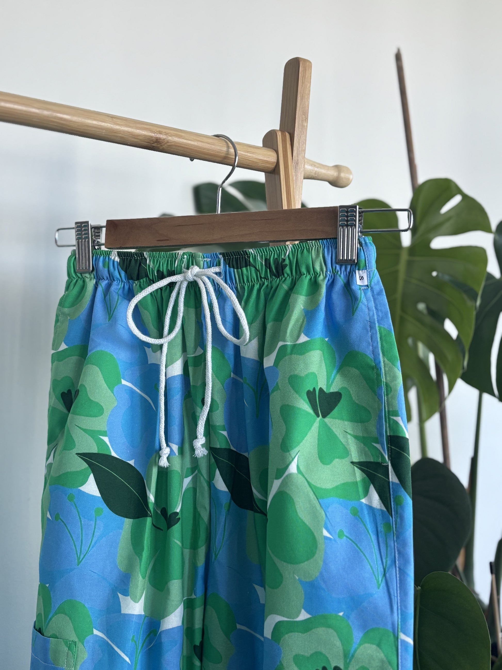 Minty Fresh™ Print Scrub Pants