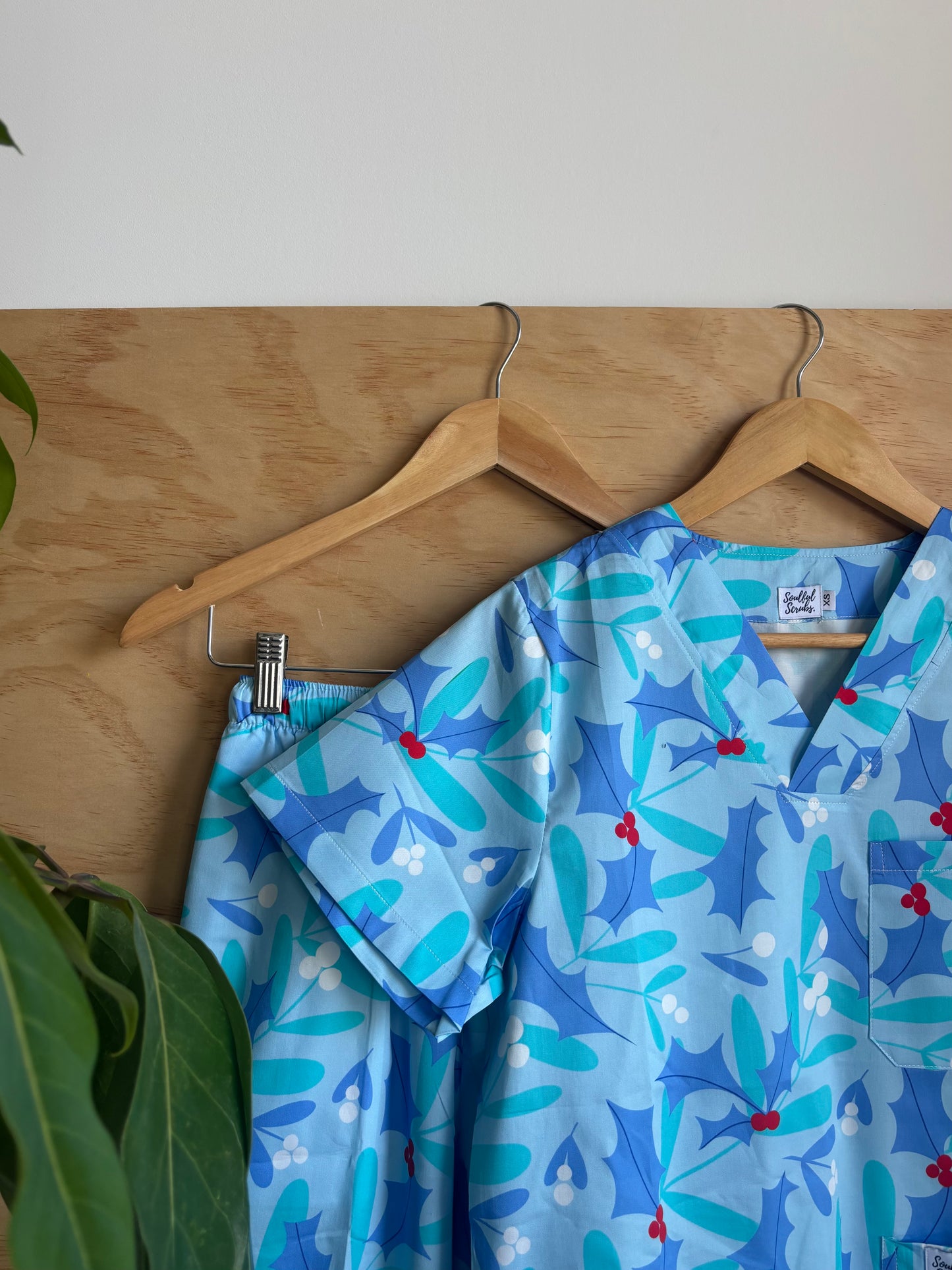 Christmas Light Blue Mistletoe & Holly Print Full Nursing Scrub Set