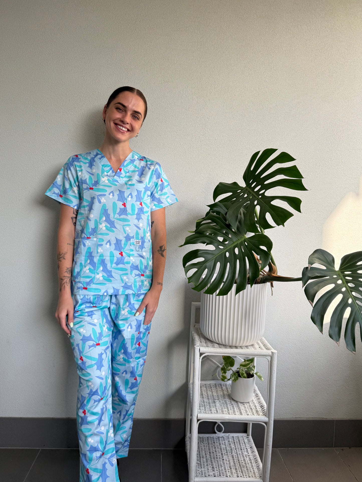 Christmas Light Blue Mistletoe & Holly Print Nursing Scrub Top